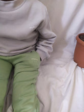 Charger l'image dans la galerie, Sweatshirt gris en coton bio à logo - Unyform