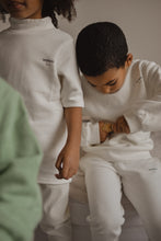 Charger l'image dans la galerie, Tee-shirt en coton bio, ecru logo noir