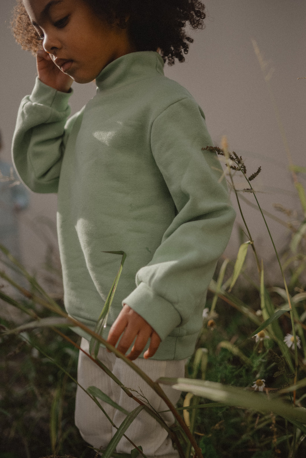 Sweatshirt vert uni à manches longues, col haut en coton bio